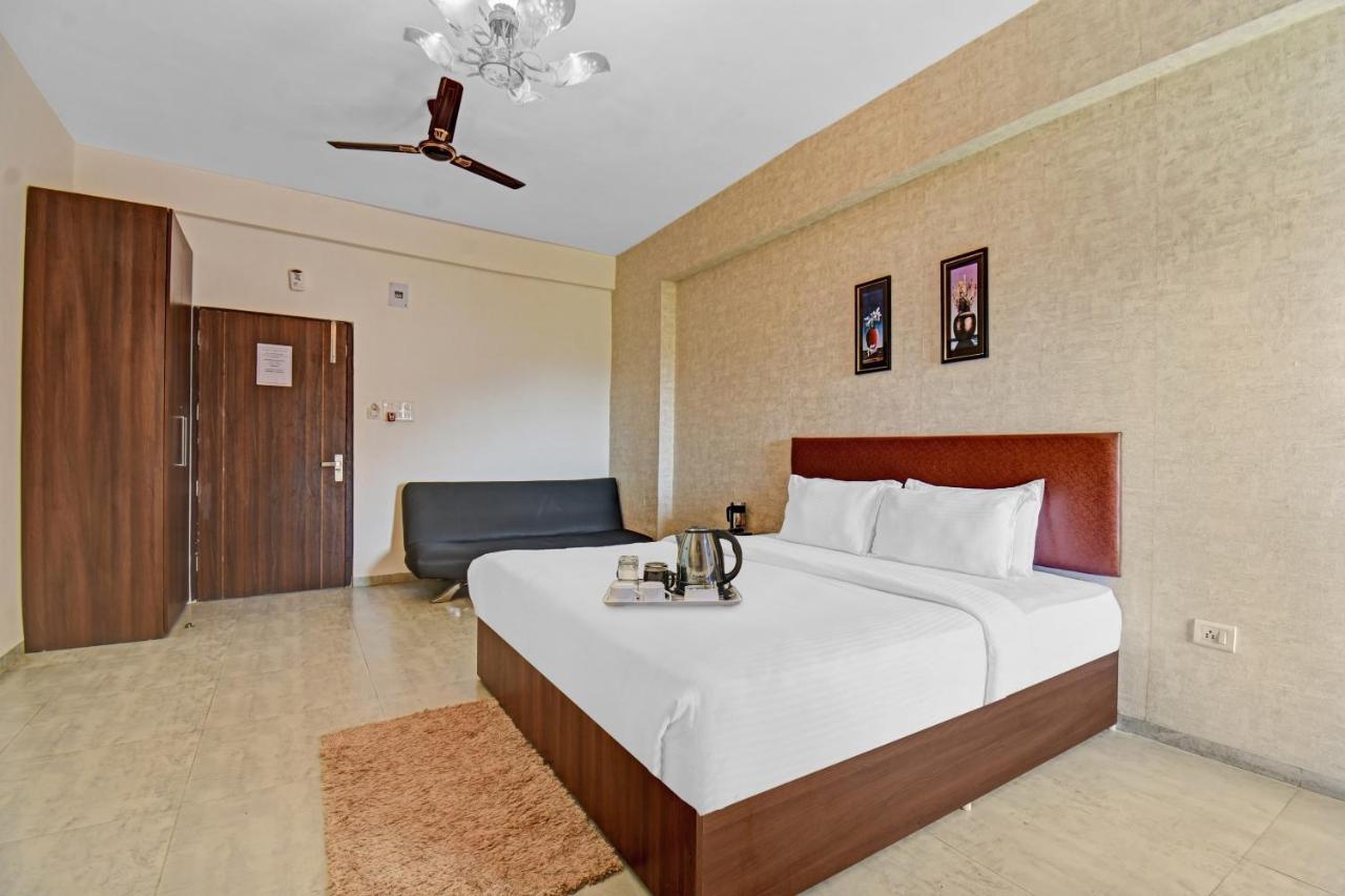 Townhouse Classio Suites Shirdi Esterno foto