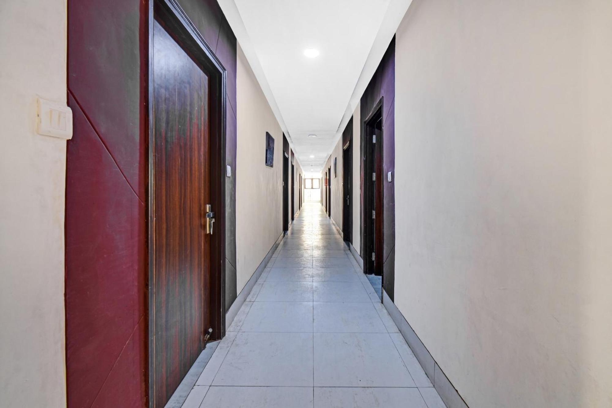 Townhouse Classio Suites Shirdi Esterno foto