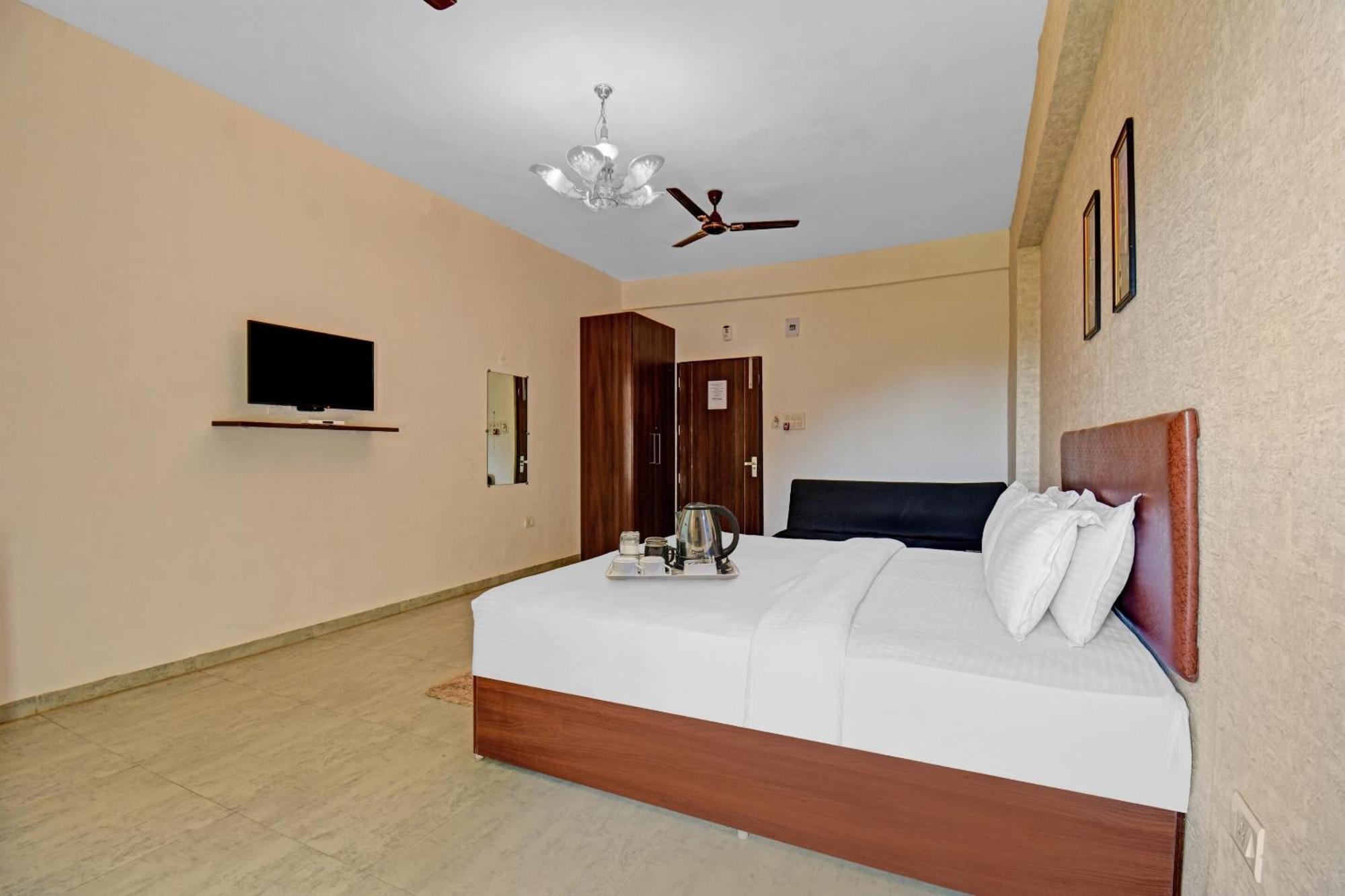 Townhouse Classio Suites Shirdi Esterno foto