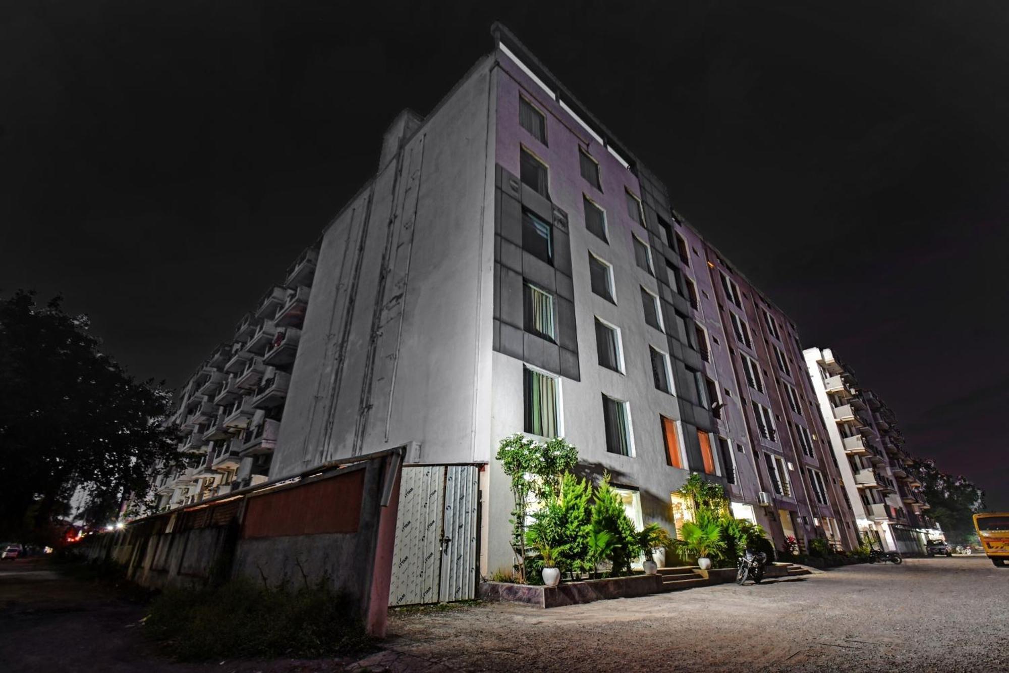 Townhouse Classio Suites Shirdi Esterno foto