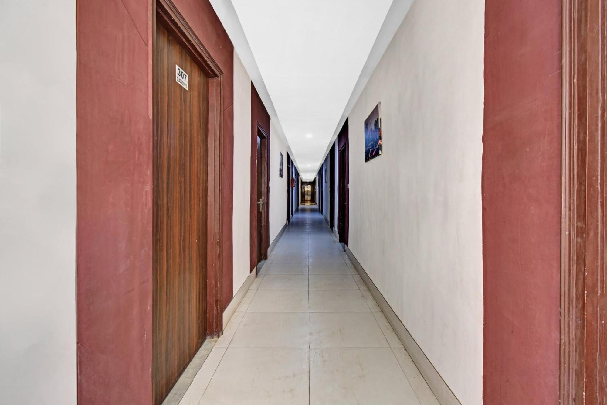 Townhouse Classio Suites Shirdi Esterno foto